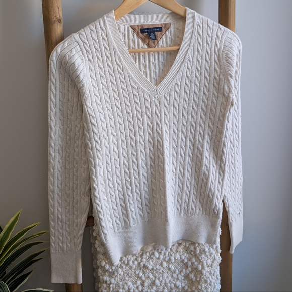 Tommy Hilfiger Cable Knit V-Neck Sweater - Picture 4 of 7